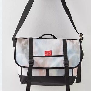 Free people x Manhattan portage Large messenger bag NWOT 🔥